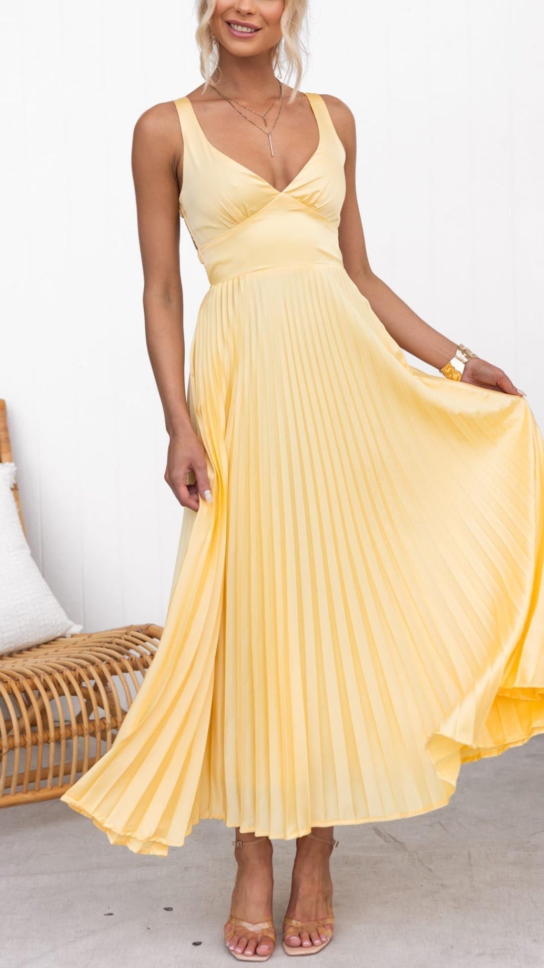 Nayeli - Elegant Pleated V-Neck Maxi Dress