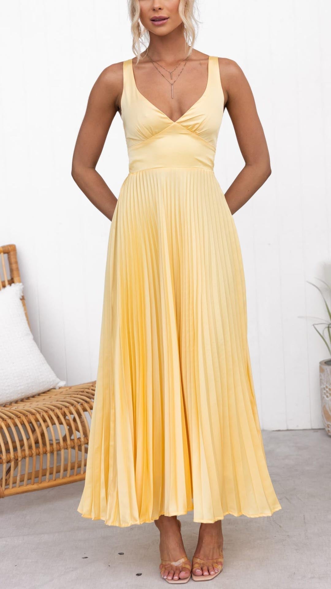 Nayeli - Elegant Pleated V-Neck Maxi Dress
